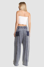 Load image into Gallery viewer, VINTAGE OVERSIZED SWEATPANTS
