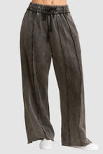 Load image into Gallery viewer, VINTAGE OVERSIZED SWEATPANTS
