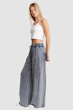 Load image into Gallery viewer, VINTAGE OVERSIZED SWEATPANTS

