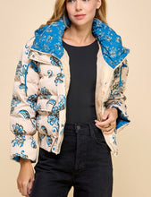 Load image into Gallery viewer, Floral Print Puffer Hooded Jacket
