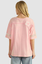 Load image into Gallery viewer, OVERSIZED EYELET FLORAL APPLIQUE TEE
