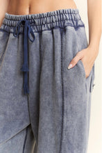 Load image into Gallery viewer, VINTAGE OVERSIZED SWEATPANTS
