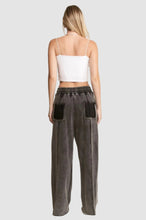 Load image into Gallery viewer, VINTAGE OVERSIZED SWEATPANTS

