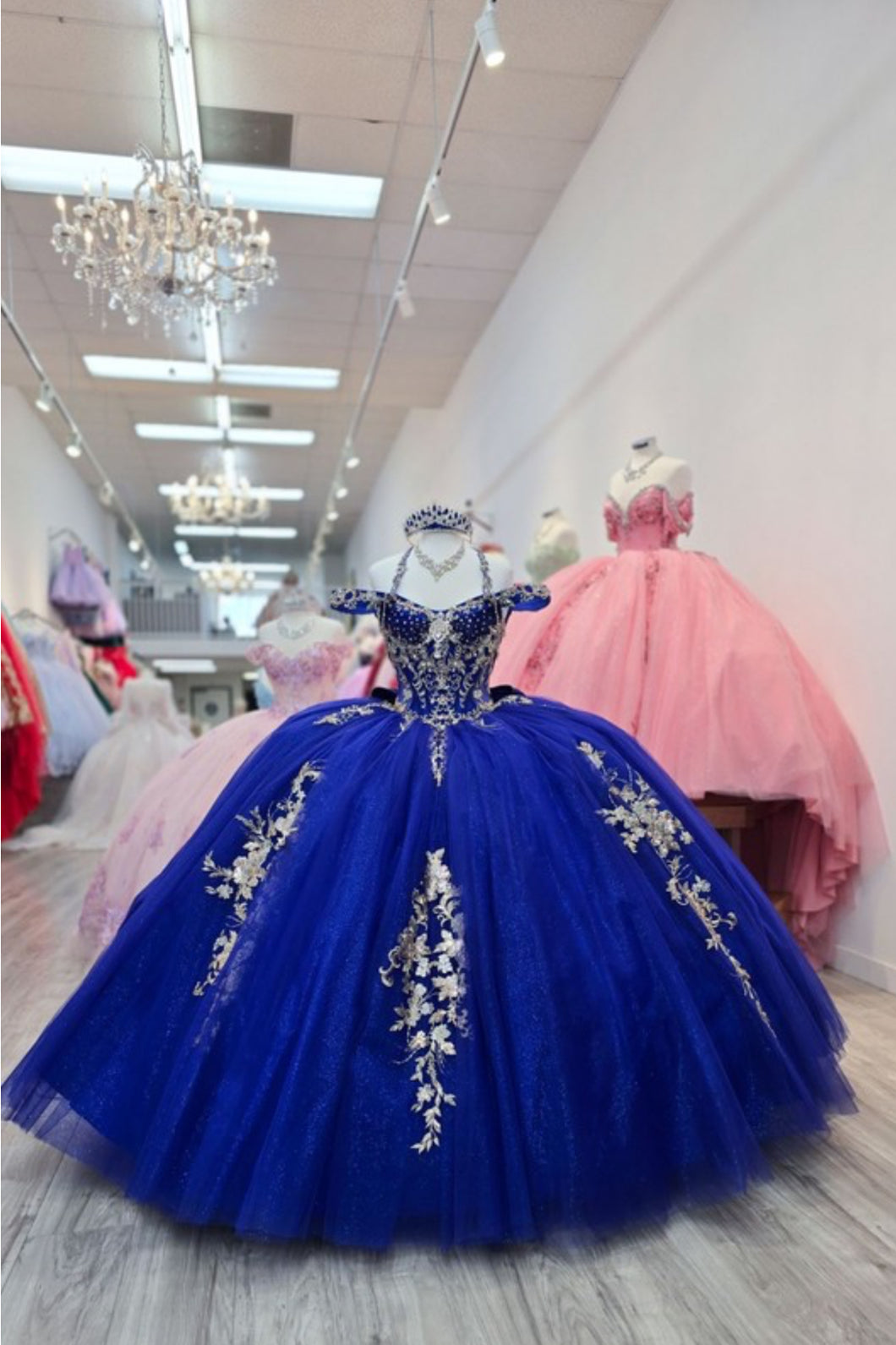 Elegant Quince Dress with Removable Halter